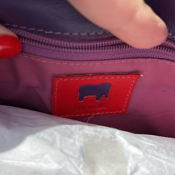 MyWalit | Pink on the Run Genuine Italian Leather Crossbody - Picture 5 of 14